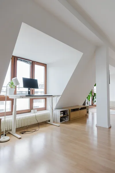Helle 2-Zimmer-Dachgeschosswohnung mit Balkon in Berlin-Mitte — photo 1
